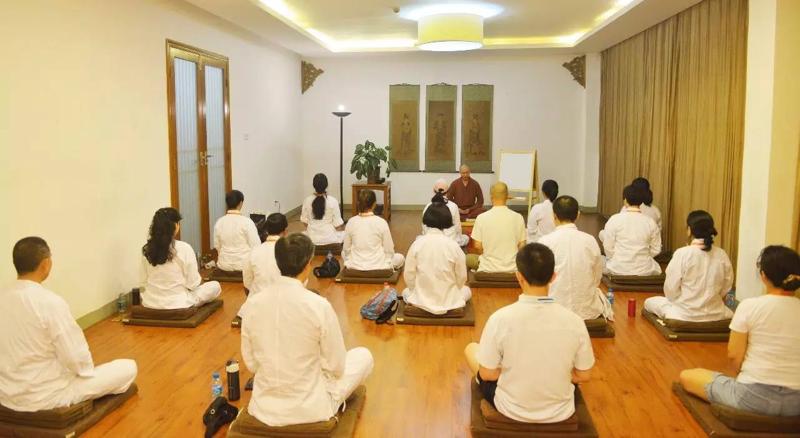 现代社会的快节奏生活让越来越多的人开始关注自己的身体健康,追求真正的养生之道。今天我们就一起探讨一下如何通过科学的方法来达到养生的目的。